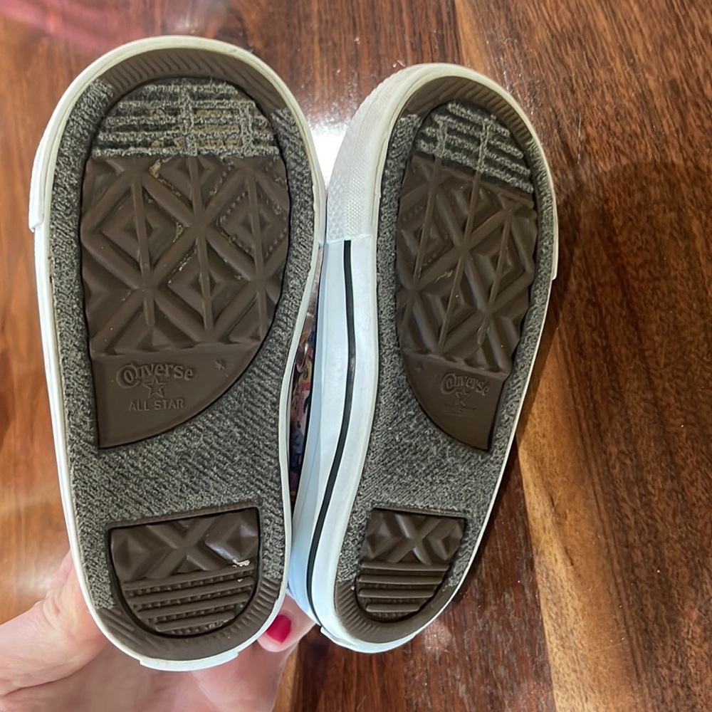 Toddler girl’s floral converse shoes - Picture 7 of 7